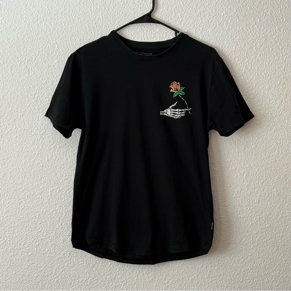 Dikotomy Bottoms Up Rose Skull Hand Bottle Skater Tshirt Men’s size M